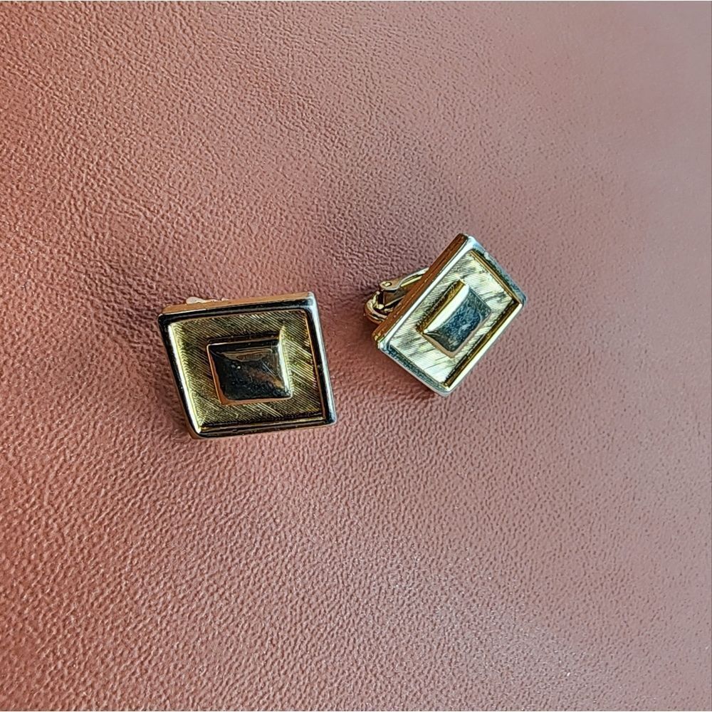 🐢 Direction One Vintage Clip On Earrings